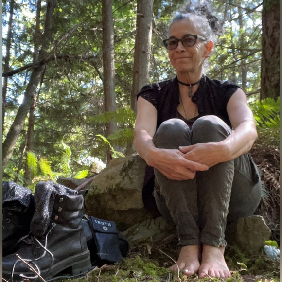 Meet your Posher, Sarah - Picture 1 of 3